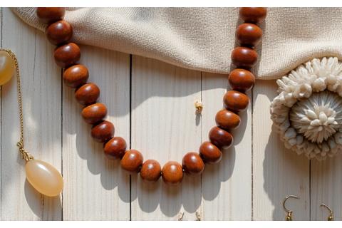 木製や天然石を使ったハンドメイドアクセサリー